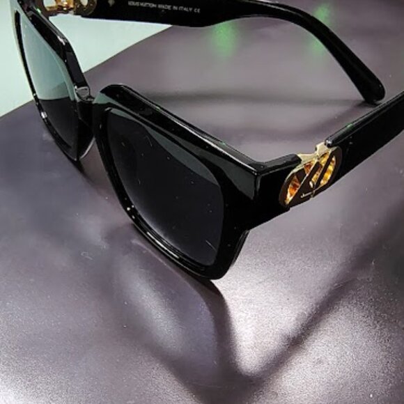 LOUIS VUITTON BRAND NEW BLACK SUNGLASSES WITH BLUEISH GRAY LENS -MADE IN ITALY - Picture 4 of 13